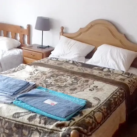 2 Bedrooms Appartement At Portimao 300 M Away From The Beach With Sea View And Furnished Garden דירה *