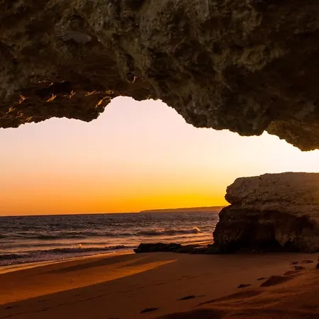 2 Bedrooms Appartement At Portimao 300 M Away From The Beach With Sea View And Furnished Garden * بورتيماو