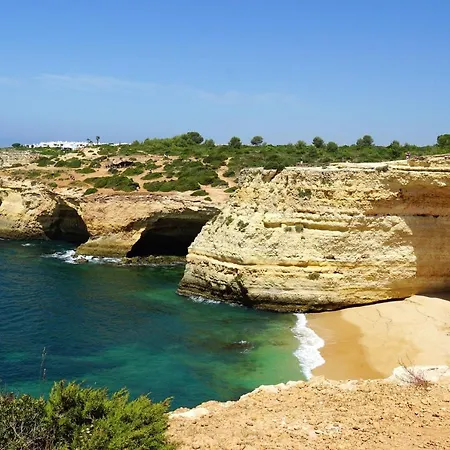 2 Bedrooms Appartement At Portimao 300 M Away From The Beach With Sea View And Furnished Garden 波尔蒂芒
